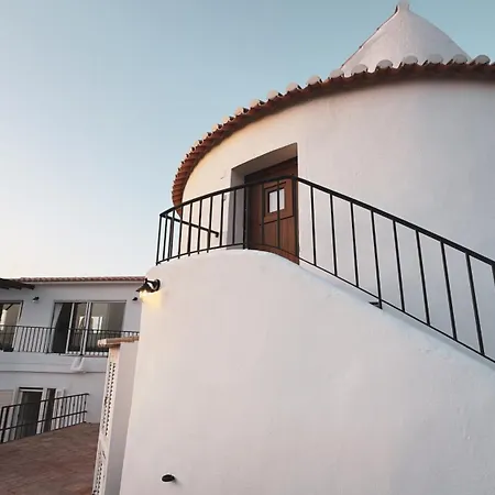 Algarve Windmill, And Pool 2000m To The Hébergement de vacances *