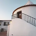 Algarve Windmill, And Pool 2000m To The Feriehus *