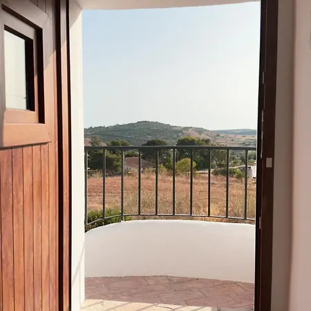 度假居 Algarve Windmill, And Pool 2000m To The Figueira (Portimao)