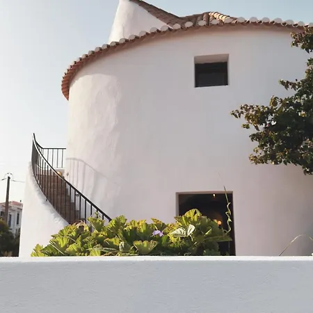 度假居 Algarve Windmill, And Pool 2000m To The Figueira (Portimao)