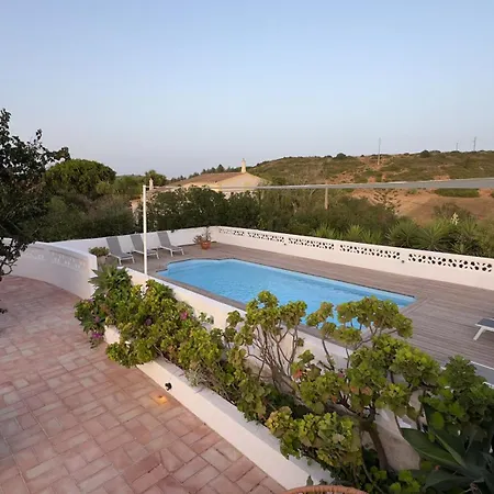 度假居 Algarve Windmill, And Pool 2000m To The Figueira (Portimao)